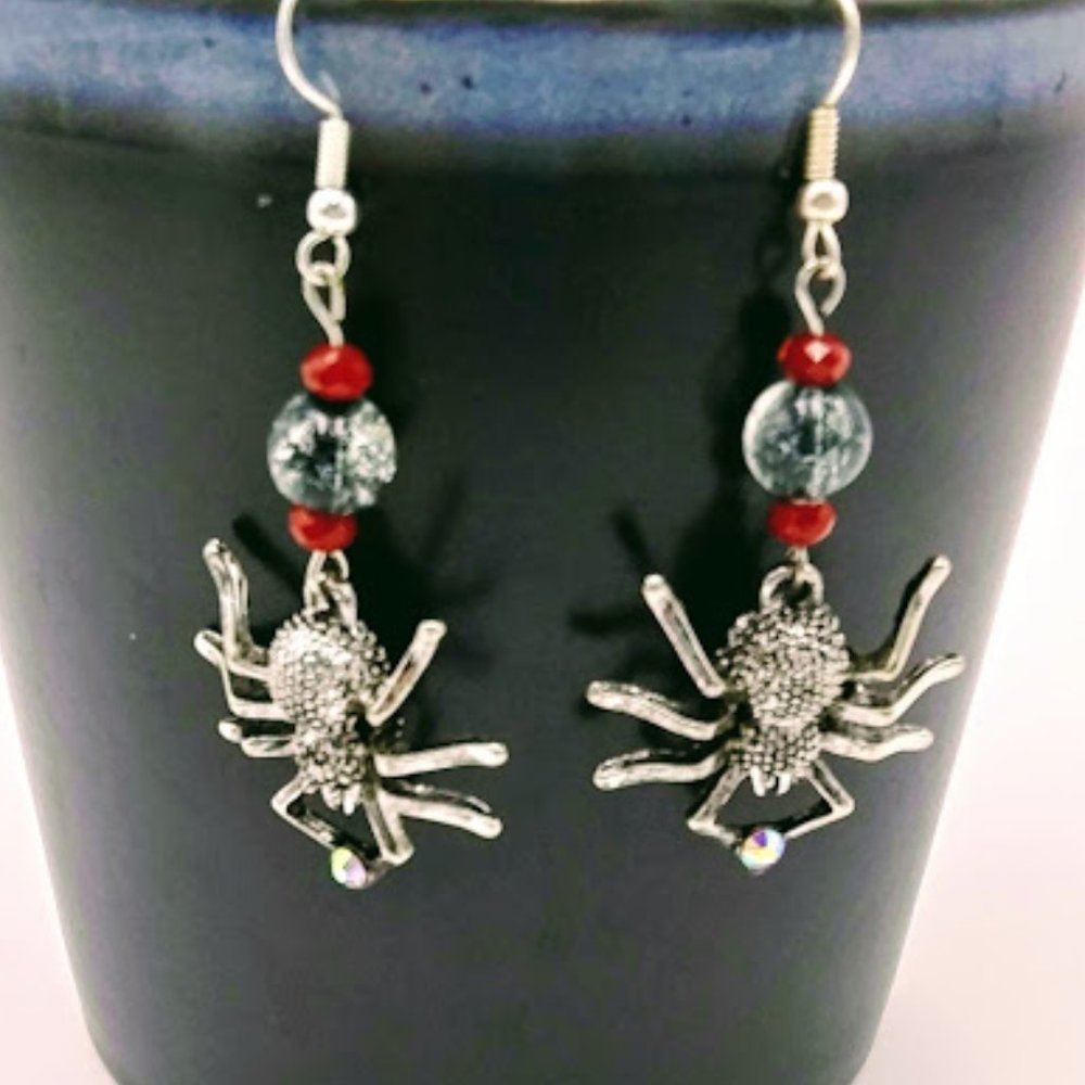 SPIDER EARRINGS*3 DIMENSION SPIDER*GOTHIC*HALLOWEEN*HAND CRAFTED*